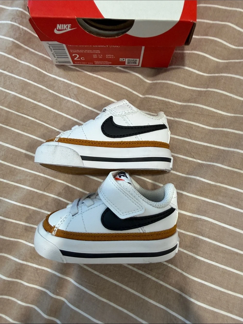 Nike White Kids Sneakers with Brown Accents
